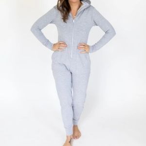 NWT -  JH x SMASH + TESS - THE JILLY JOGGER ROMPER IN JILLIAN - XS